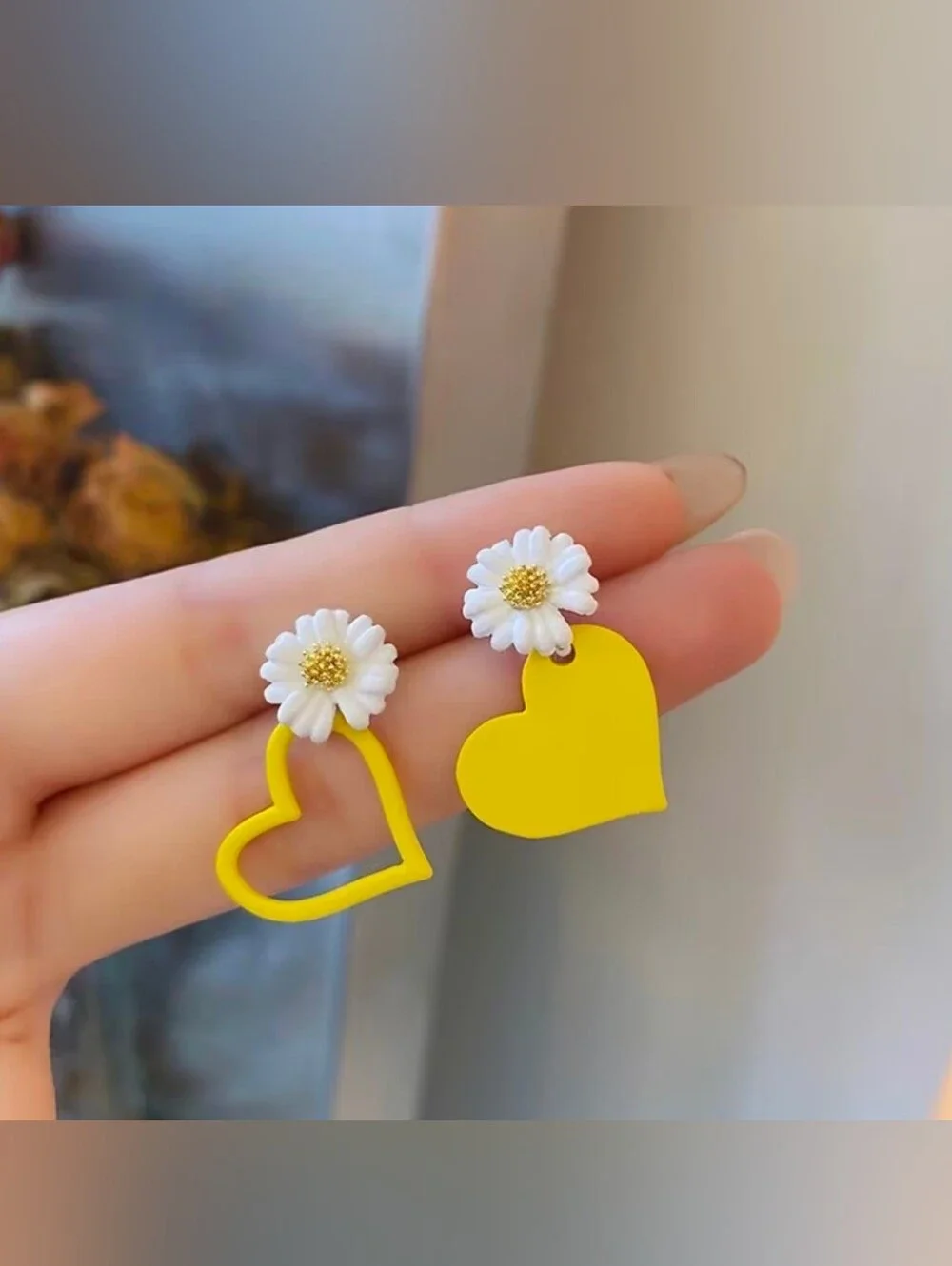 $8 Each Or Bundle 5/$20 Yellow Heart Daisy Drop Earrings